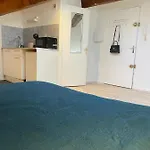 Un Petit Paradis, Centre De *
