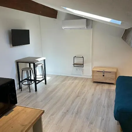 Un Petit Paradis, Centre De Ним