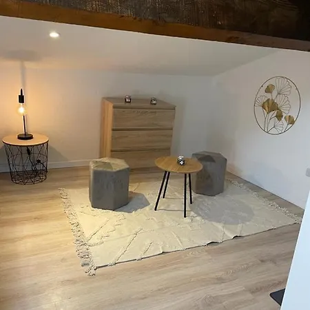 Un Petit Paradis, Centre De