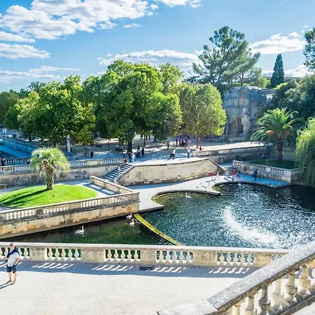 Un Petit Paradis, Centre De
